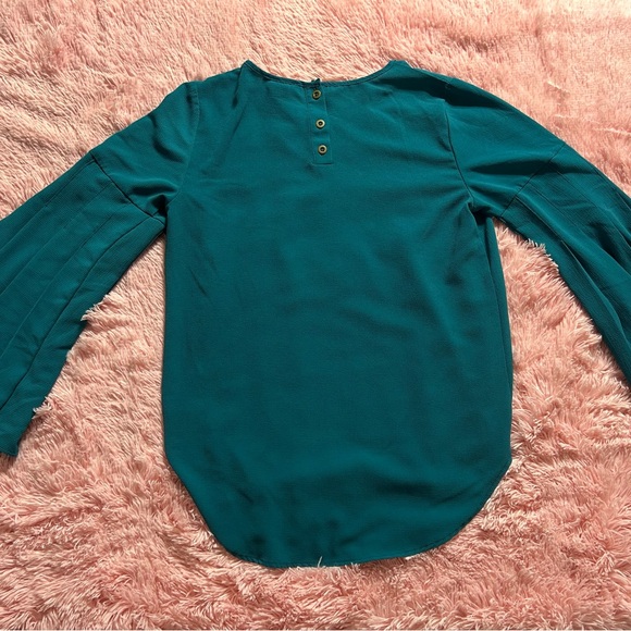 Elegant Teal Blouse with Flared Sleeves - Picture 4 of 4